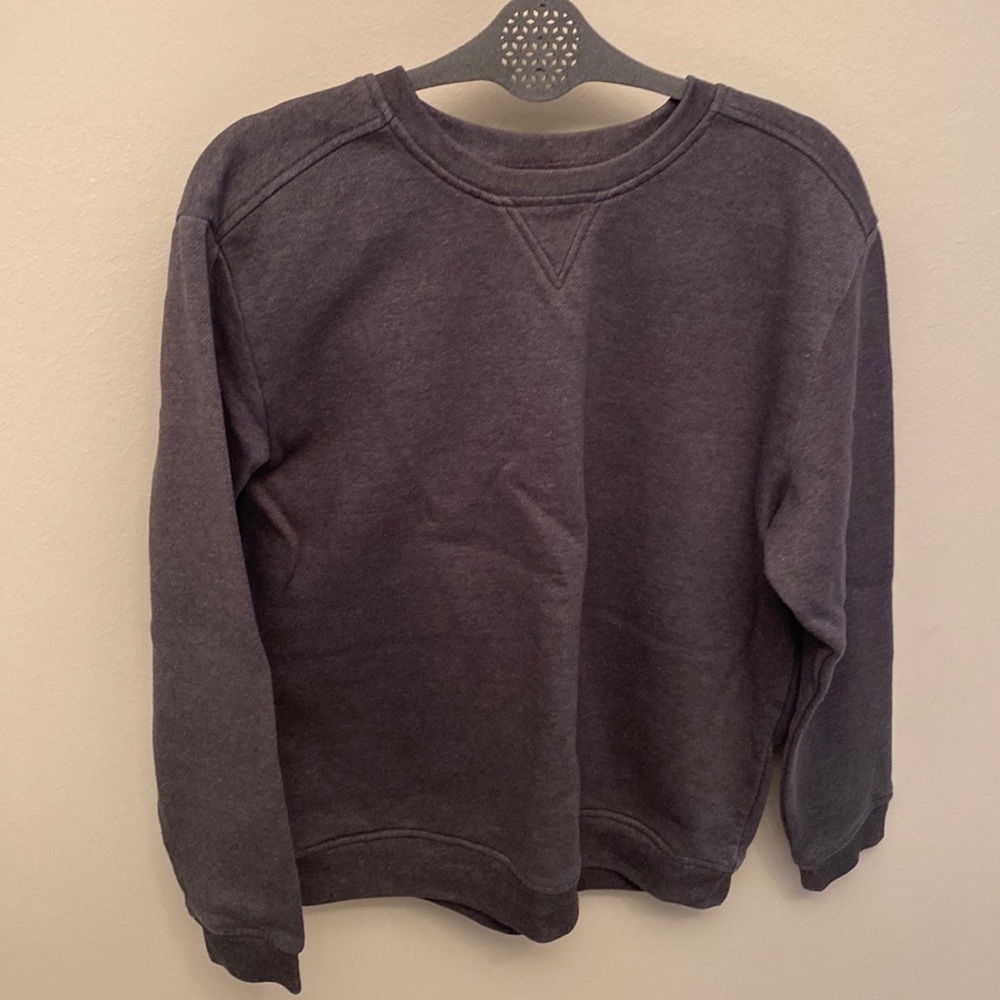 Grey crewneck perfect for layering in the colder months :)